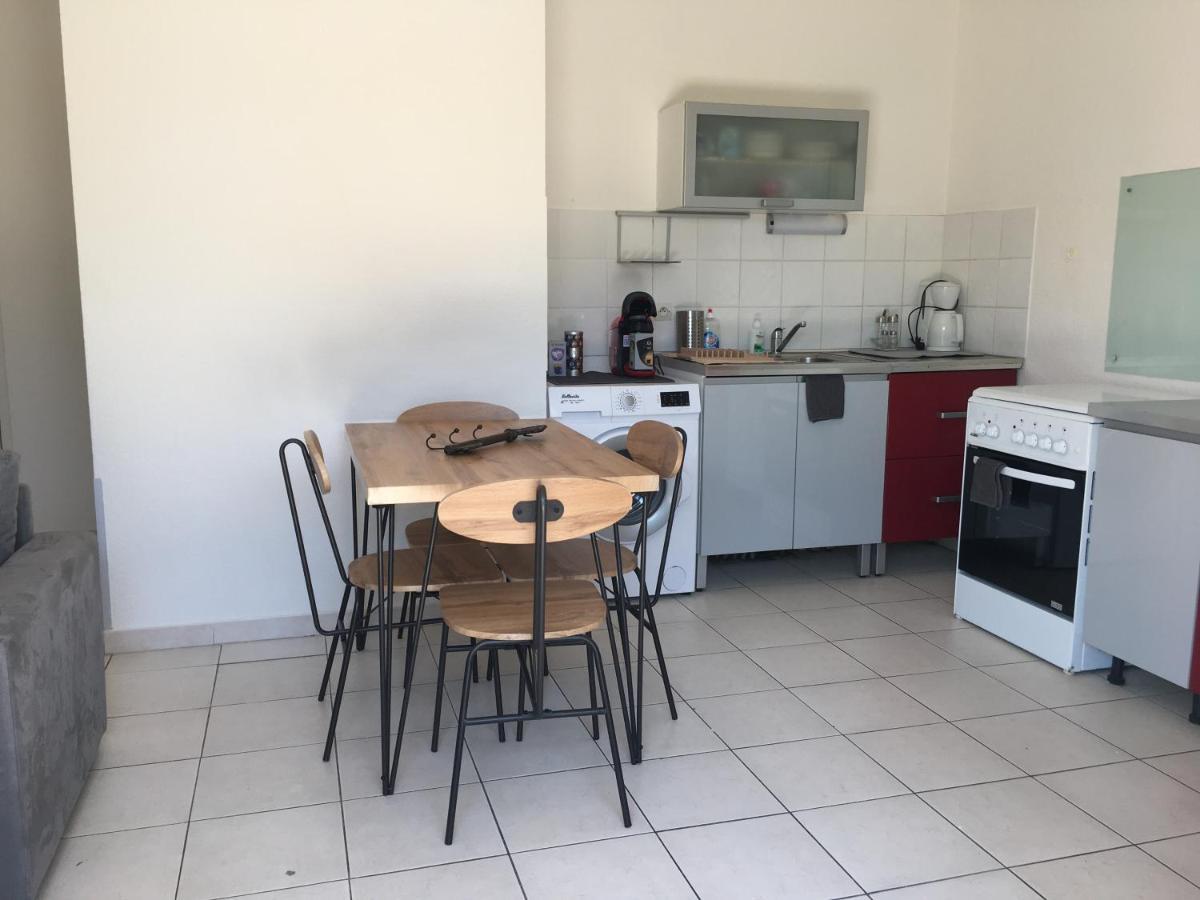 De La Clape A La Mer Mon Petit Pavillon Labellise - F2- Piscine Commune - Wifi Gratuit- Parking Prive - Arrivee Autonome - 800 M Plage - Grande Terrasse Abritee Vent - Saint-Pierre-la-Mer  Zewnętrze zdjęcie